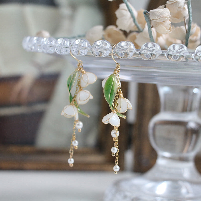 White Lily of Valley Earrings with Pearls, May Birth Flower, Bridal Jewellery, Wire Wrapped