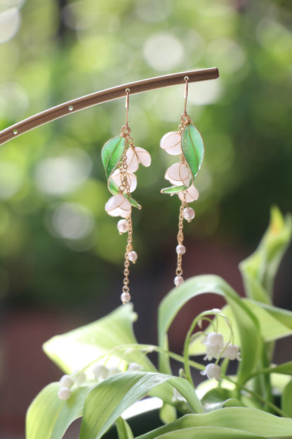White Lily of Valley Earrings with Pearls, May Birth Flower, Bridal Jewellery, Wire Wrapped