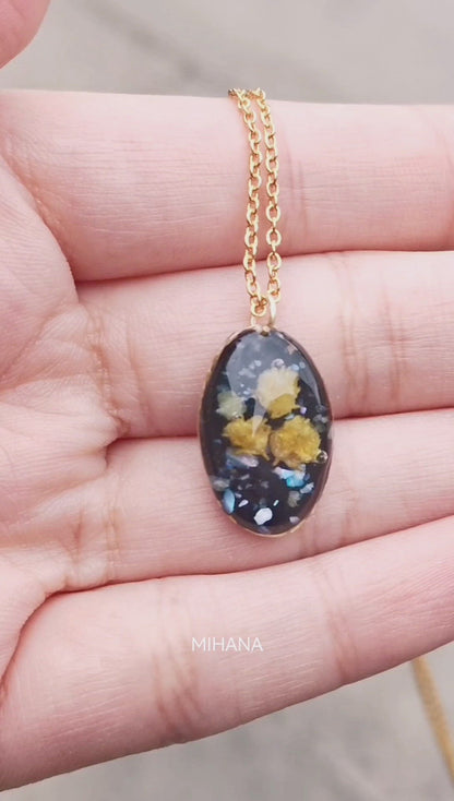 Yellow Flower Necklace with Mother-of-pearl