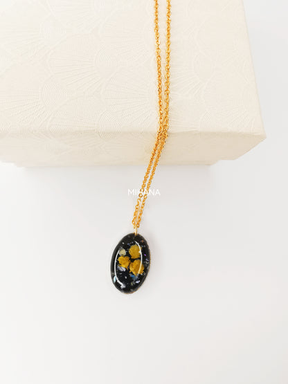 Yellow Flower Necklace with Mother-of-pearl