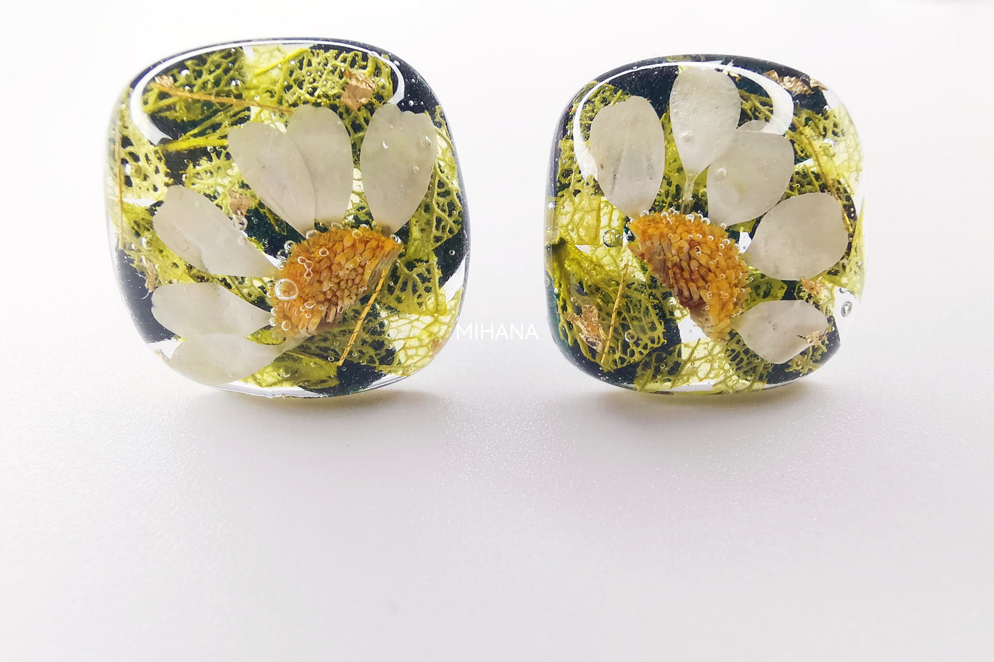 Sterling Silver Daisy in Forest Necklace and Earrings