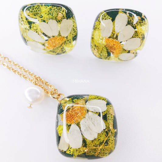 Sterling Silver Daisy in Forest Necklace and Earrings